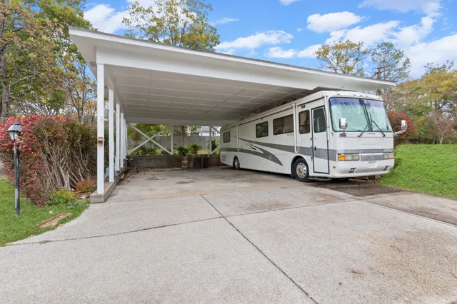 $689,900 | 607 Yvonne Drive, Goodlettsville, TN 37072