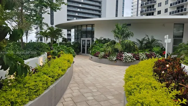 $8,600 | 700 Northeast 24th Street, Unit 4106, Miami, FL 33137