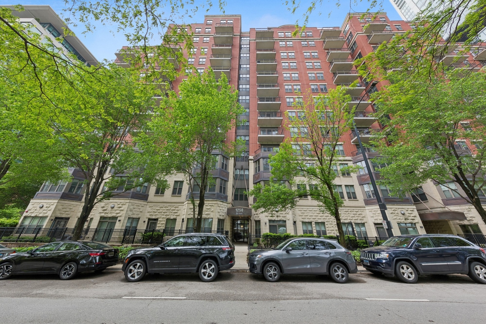 1250 South Indiana Avenue, Unit 1301 Chicago, IL 60605 - Photo 1 of 5 a building view