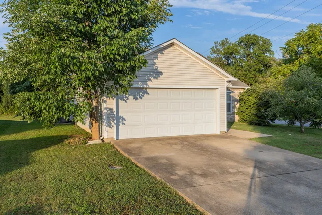 $439,900 | 2761 Sutherland Drive, Thompson's Station, TN 37179