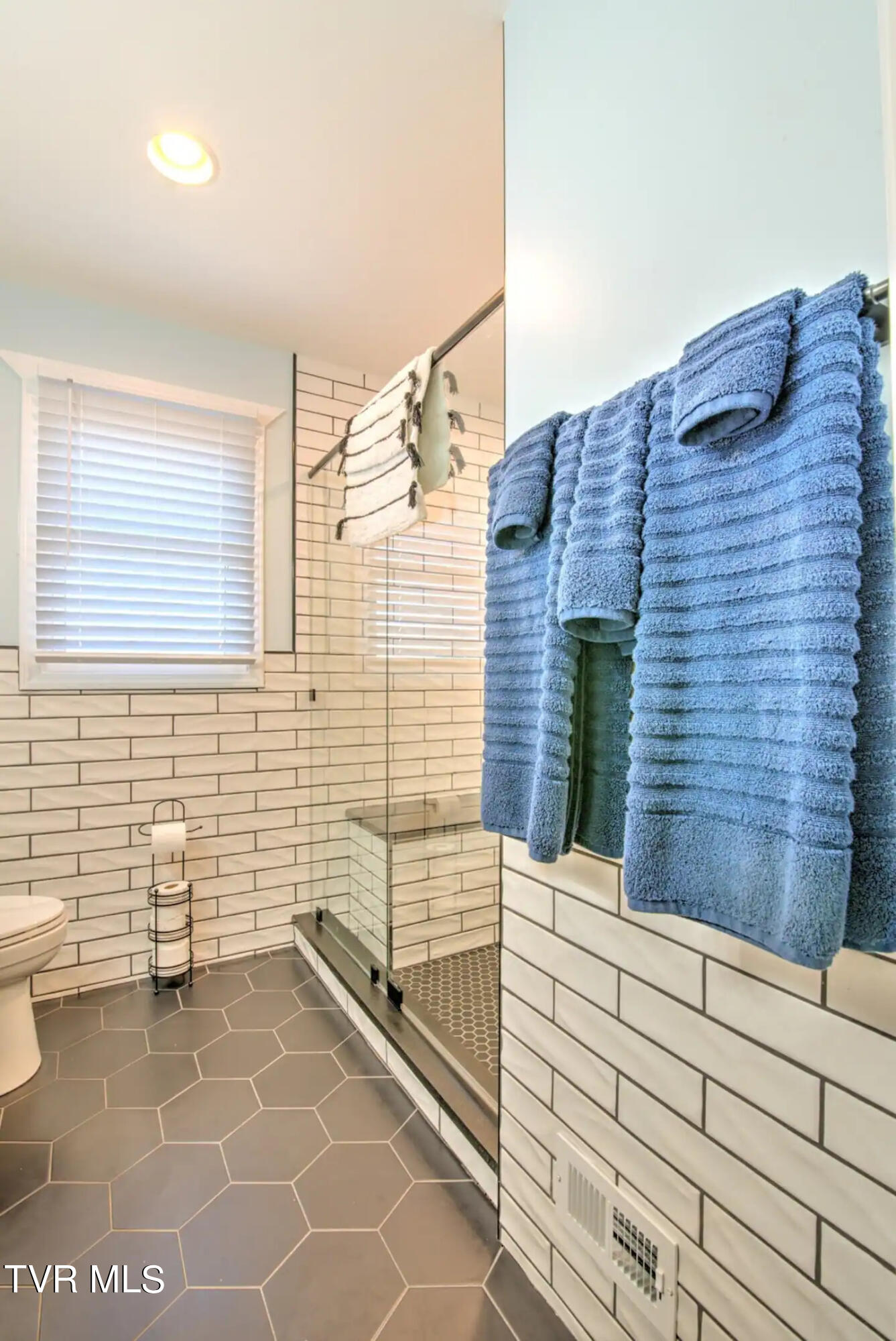 201 Springdale Road Bristol, VA 24201 - Photo 10 of 41 6