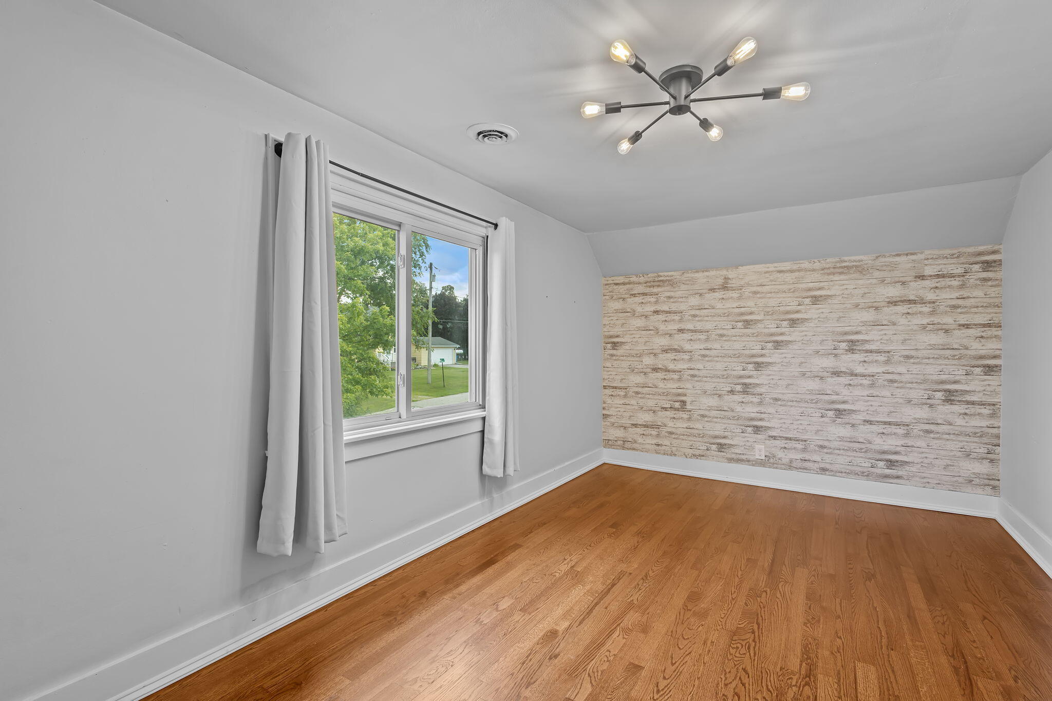 124 6th Street Southeast De Motte, IN 46310 - Photo 26 of 36 2048x1365