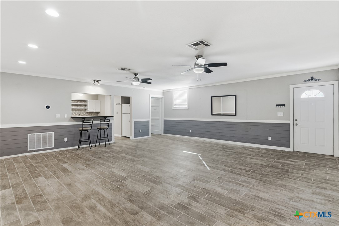 332 West Klein Street Seguin, TX 78155 - Photo 5 of 24