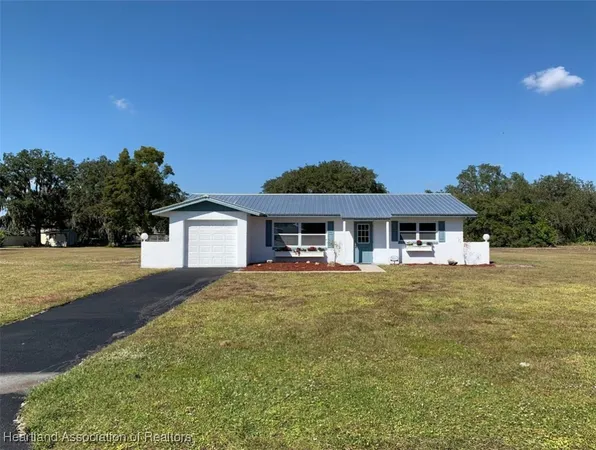 $219,900 | 6101 Edgewater Terrace, Sebring, FL 33876