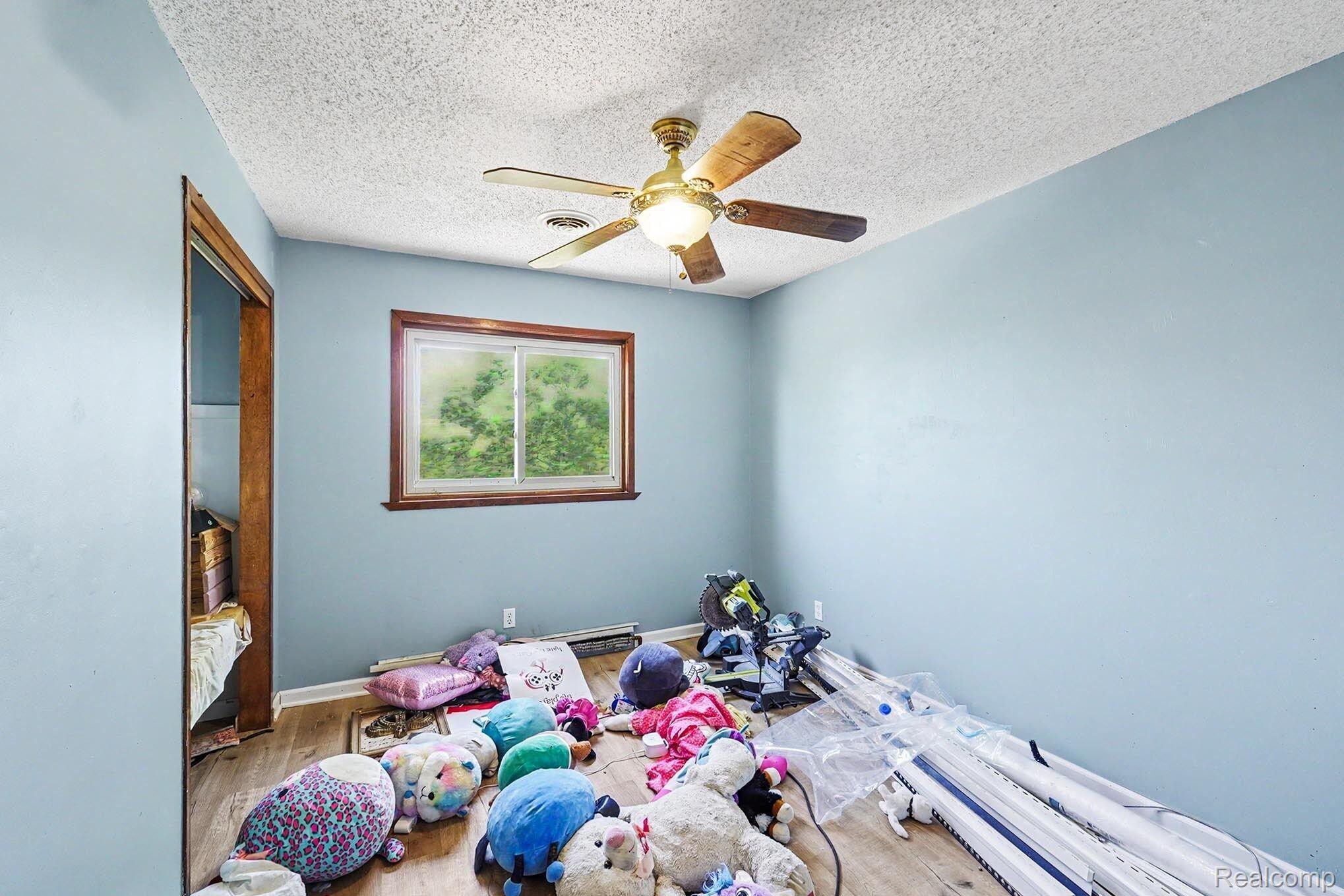 7255 Lahring Road Gaines, MI 48436 - Photo 3 of 25 3.jpg