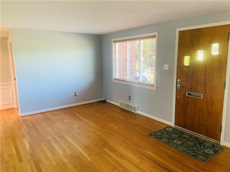 1407 Jefferson Heights Road Pittsburgh, PA 15235 - Photo 4 of 18 Gallery Image 4
