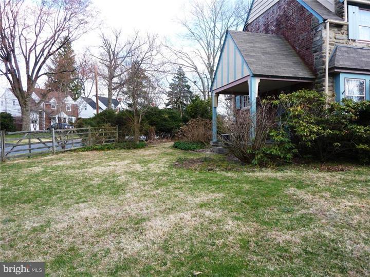 12 West Chelfield Road Glenside, PA 19038 - Photo 3 of 24 Side Yard