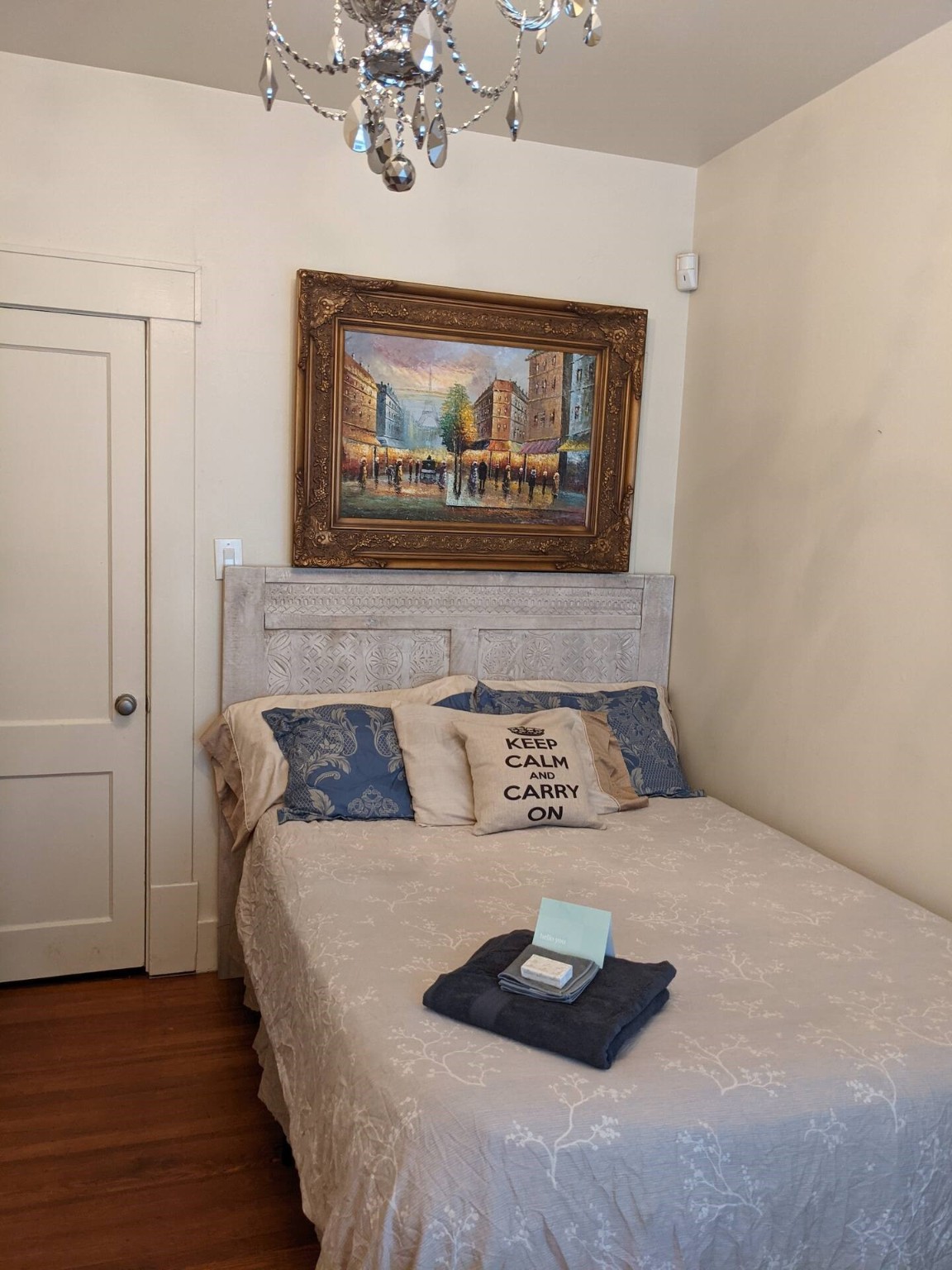 4204 Stanford Street Houston, TX 77006 - Photo 19 of 19 a bedroom with a bed and a painting on the wall