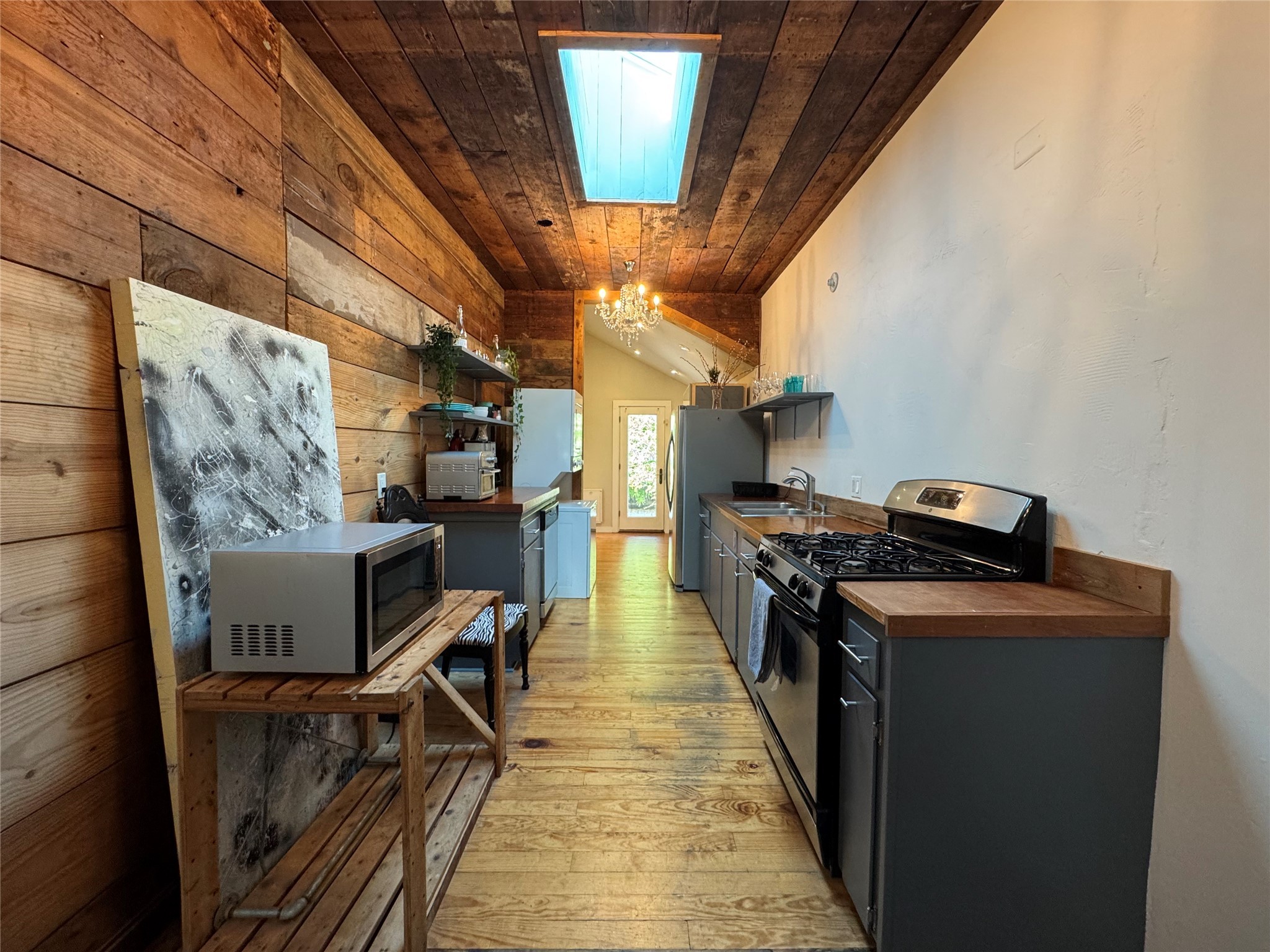4204 Stanford Street Houston, TX 77006 - Photo 7 of 19 a view of a chairs and table in a patio