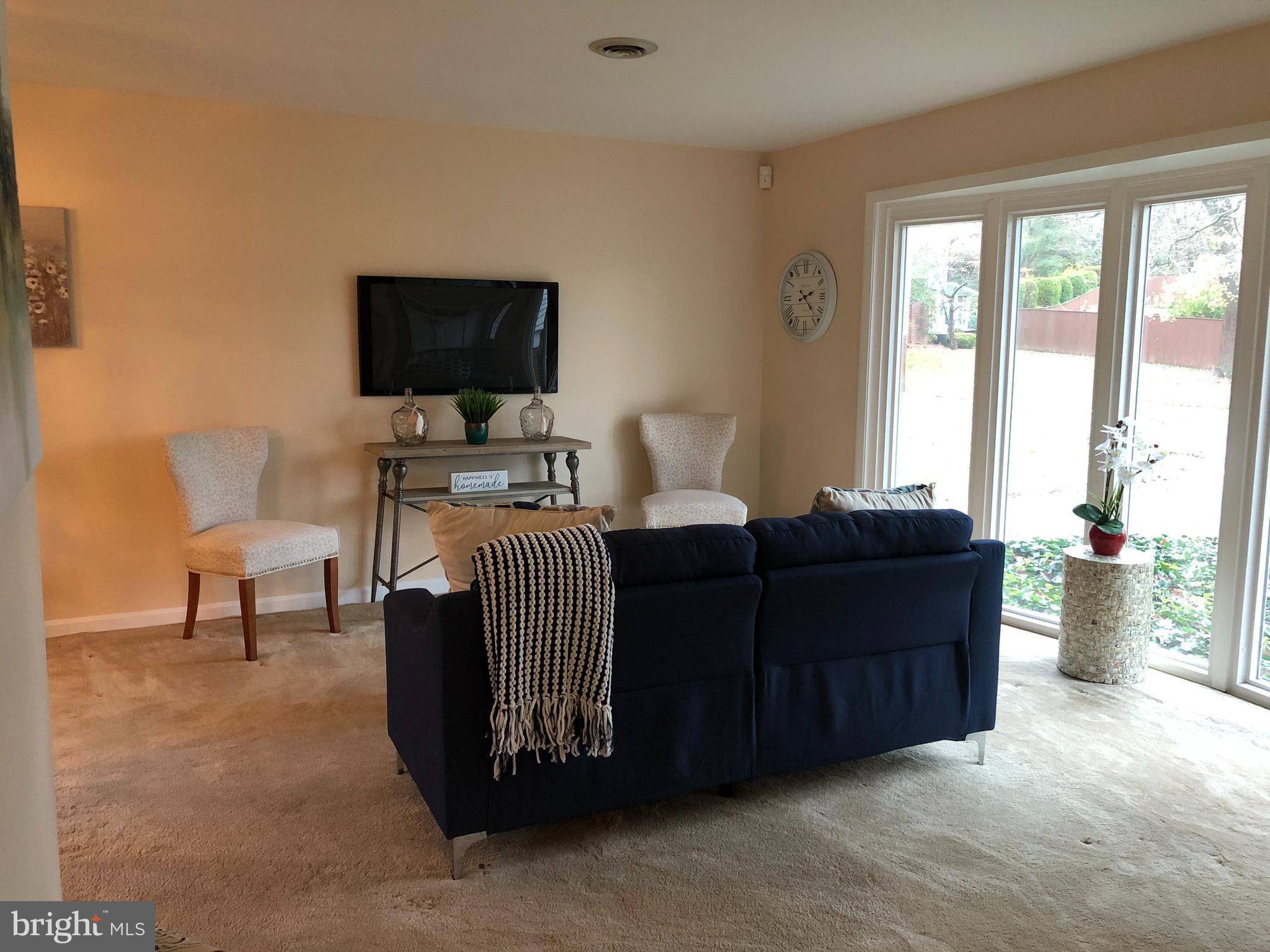 1201 Hillcrest Road Odenton, MD 21113 - Photo 4 of 31 Living Room