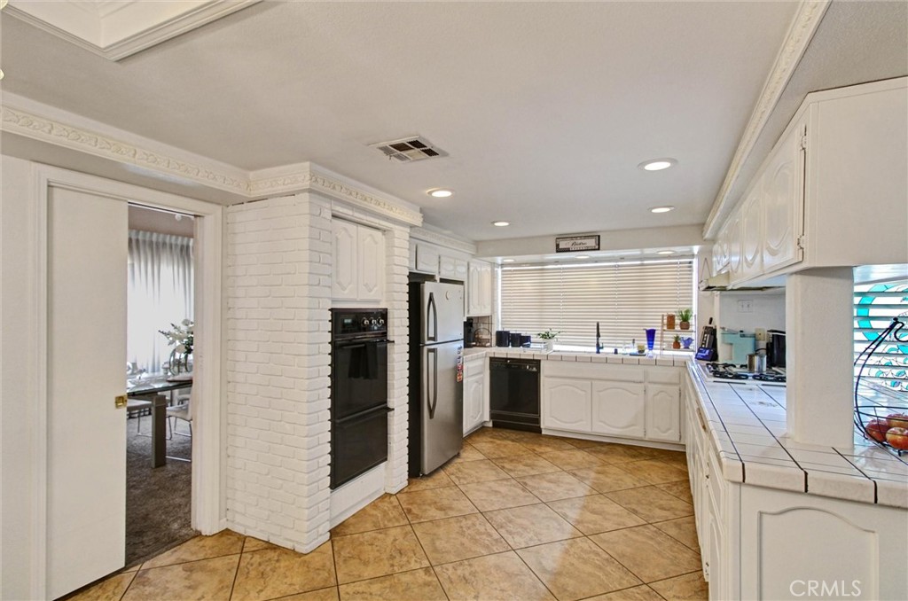 16410 Wintun Road Apple Valley, CA 92307 - Photo 16 of 69
