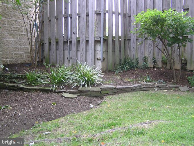 3009 Beverly Road Baltimore, MD 21214 - Photo 28 of 29 back yard is landscaped