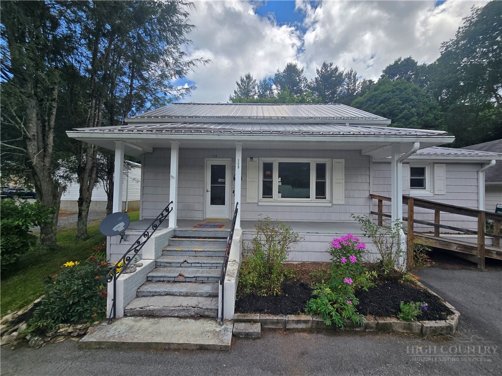 159 Hubert Street Newland, NC 28657 - Photo 2 of 40