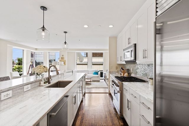 $1,900,000 | 80 Broad Street, Unit PH1104, Boston, MA 02110