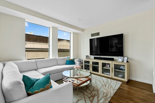 $1,900,000 | 80 Broad Street, Unit PH1104, Boston, MA 02110