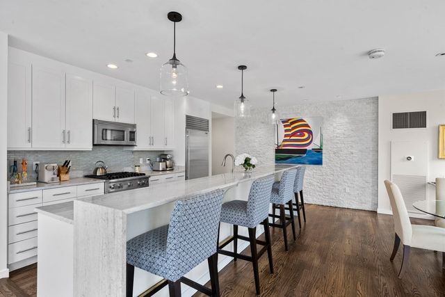 $1,900,000 | 80 Broad Street, Unit PH1104, Boston, MA 02110