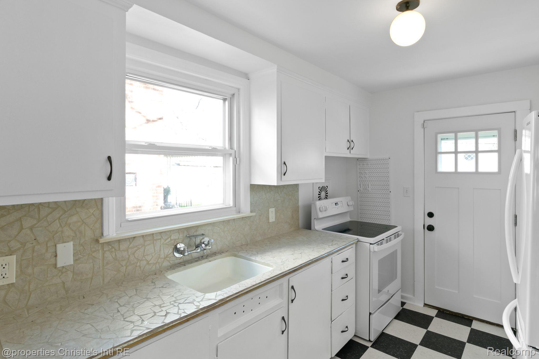 272 Alter Road Detroit, MI 48215 - Photo 12 of 27 Gallery Image 12