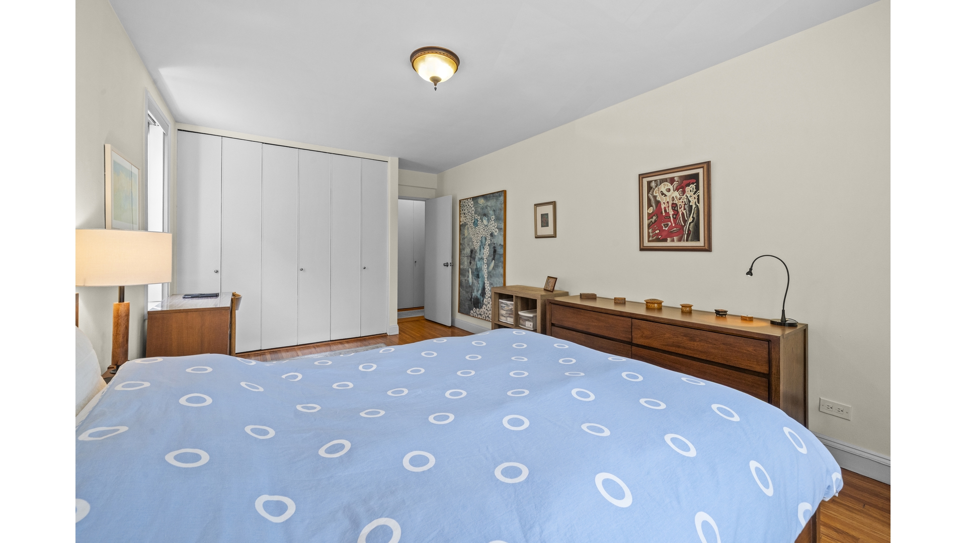 601 Kappock Street, Unit 2F Bronx, NY 10463 - Photo 9 of 15 a bedroom with a bed and a lamp on dresser