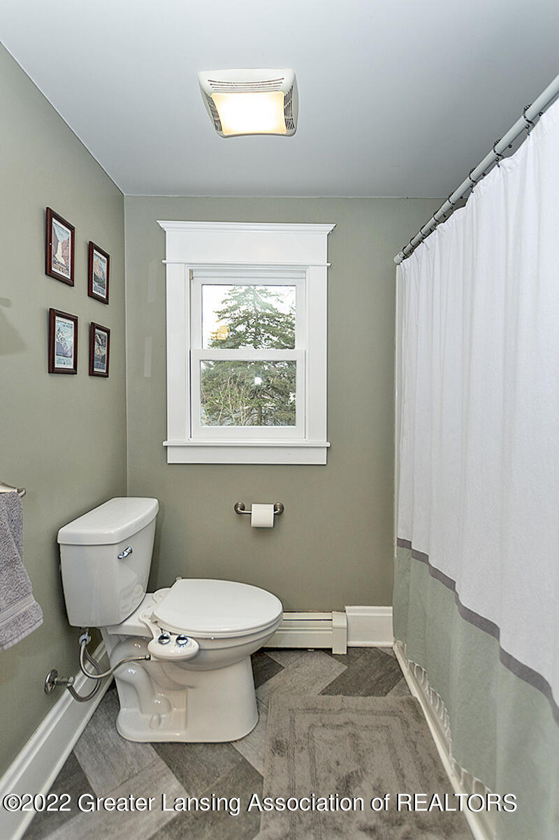 2331 Forest Road Lansing, MI 48910 - Photo 31 of 40 2nd Full Bathroom