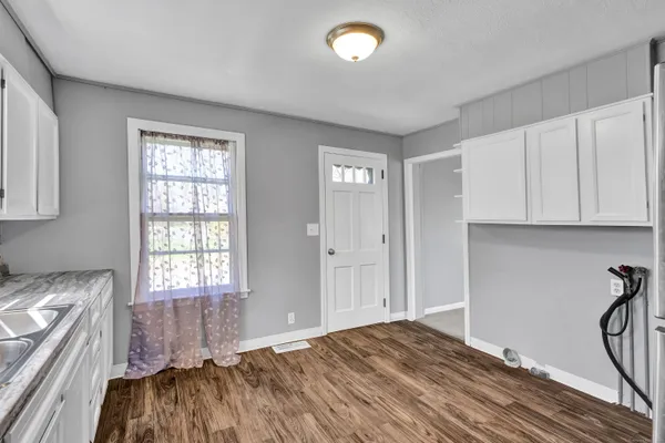 $2,100 | 10 Cemetery Avenue, Vernon, CT 06066