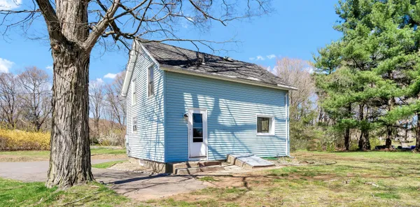 $2,100 | 10 Cemetery Avenue, Vernon, CT 06066
