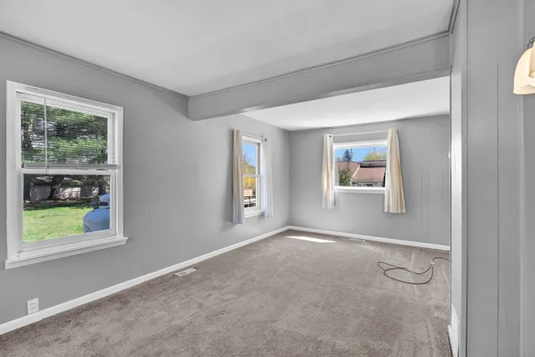 $2,100 | 10 Cemetery Avenue, Vernon, CT 06066