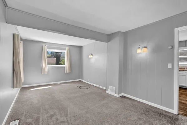 $2,100 | 10 Cemetery Avenue, Vernon, CT 06066