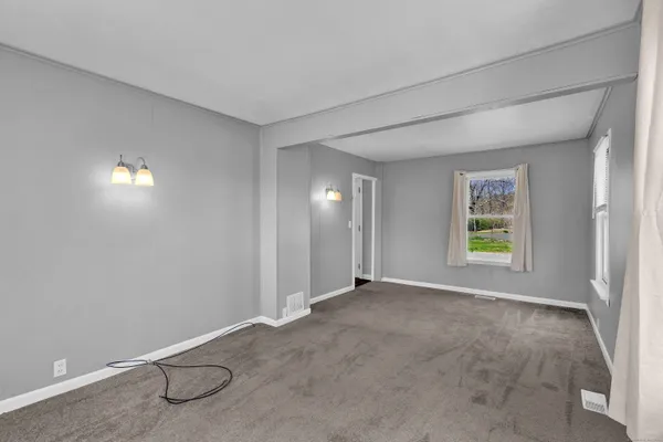 $2,100 | 10 Cemetery Avenue, Vernon, CT 06066