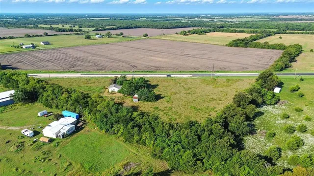 a view of a tennis court