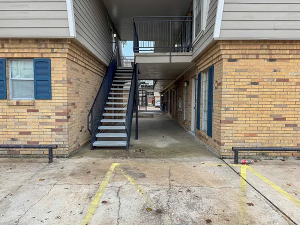 $950 | 2102 5th Avenue North, Unit 3, Texas City, TX 77590