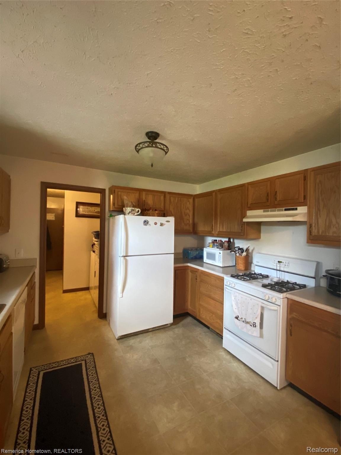 34228 Van Born Road Wayne, MI 48184 - Photo 5 of 25 8C0C8BDF-0785-4DAB-9FE7-01D7C01F7056.jpeg
