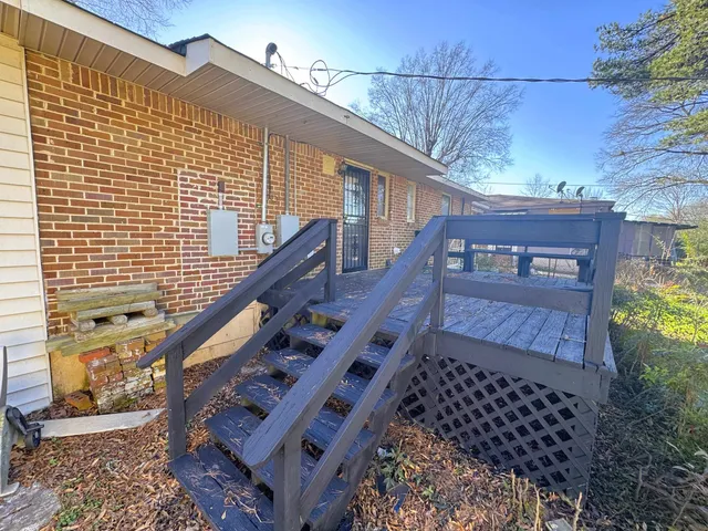 a house view with a outdoor space