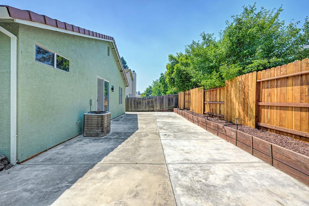 5621 Elk Spring Way Elk Grove, CA 95758 - Photo 32 of 35