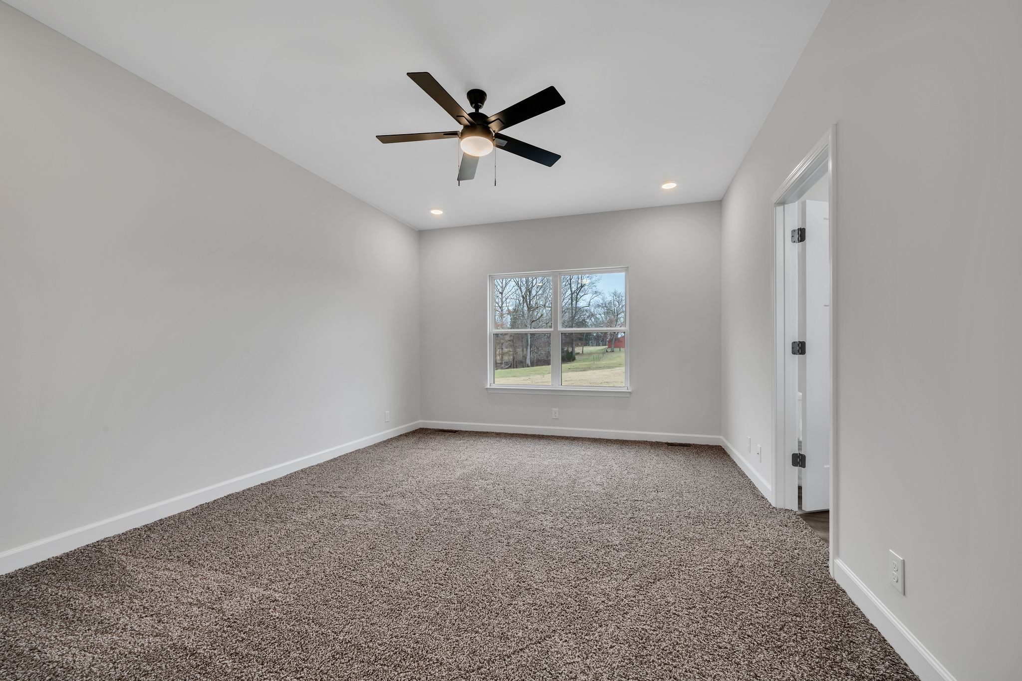 1069 Old County House Road Charlotte, TN 37036 - Photo 15 of 43 Primary Suite of Your Dreams!!!