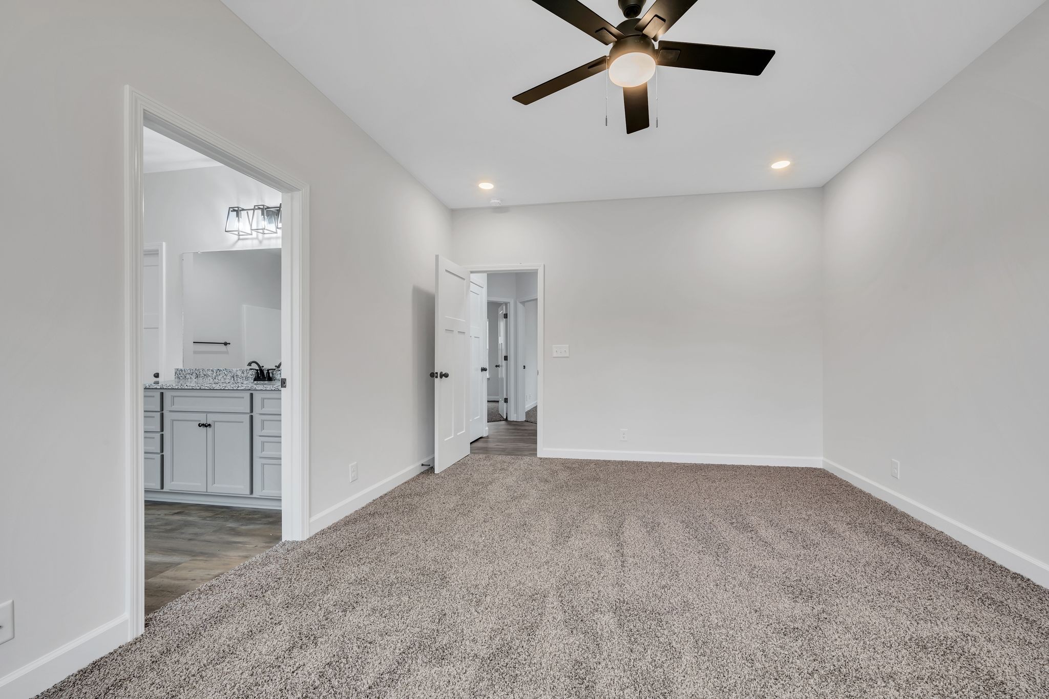 1069 Old County House Road Charlotte, TN 37036 - Photo 17 of 43 LARGE Walk In Closet