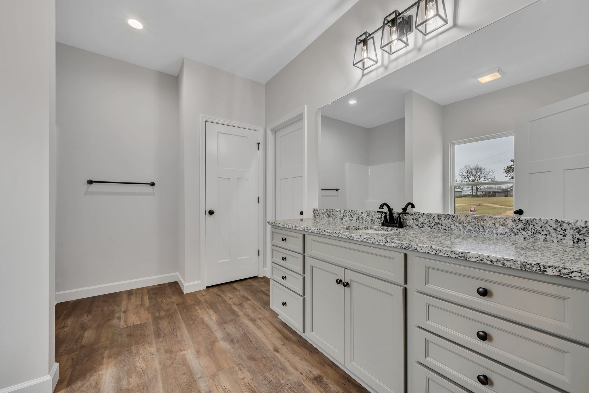 1069 Old County House Road Charlotte, TN 37036 - Photo 18 of 43 Spa Worthy Primary Bathroom w/ Granite Vanity