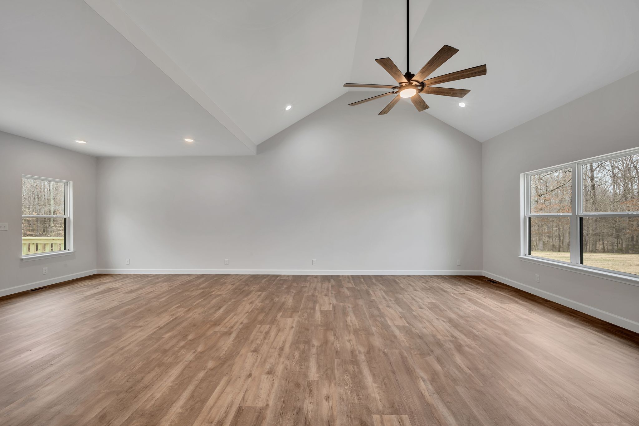 1069 Old County House Road Charlotte, TN 37036 - Photo 6 of 43 IMPRESSIVE Great Room w/ Cathedral Ceiling + 9 Ft. Ceilings Throughout