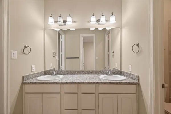 $575,000 | 5423 Mason Mountain Lane, Houston, TX 77059