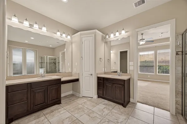 $575,000 | 5423 Mason Mountain Lane, Houston, TX 77059