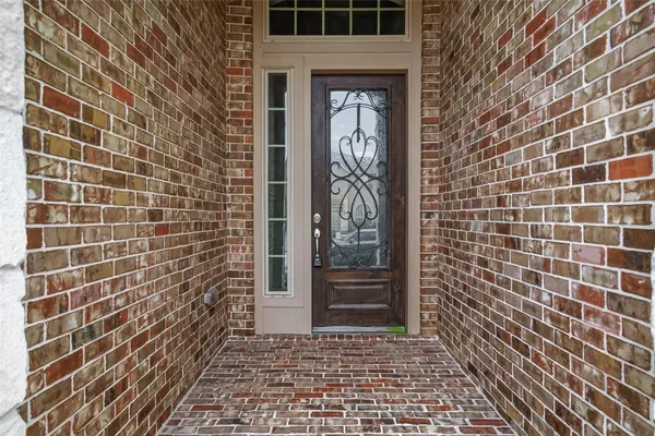 $575,000 | 5423 Mason Mountain Lane, Houston, TX 77059
