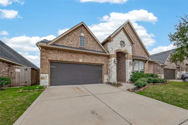$575,000 | 5423 Mason Mountain Lane, Houston, TX 77059