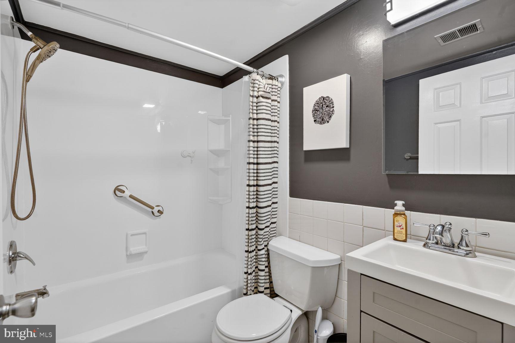 1949 Calvert Street Northwest, Unit 1/2 Washington, DC 20009 - Photo 14 of 18 Gallery Image 14