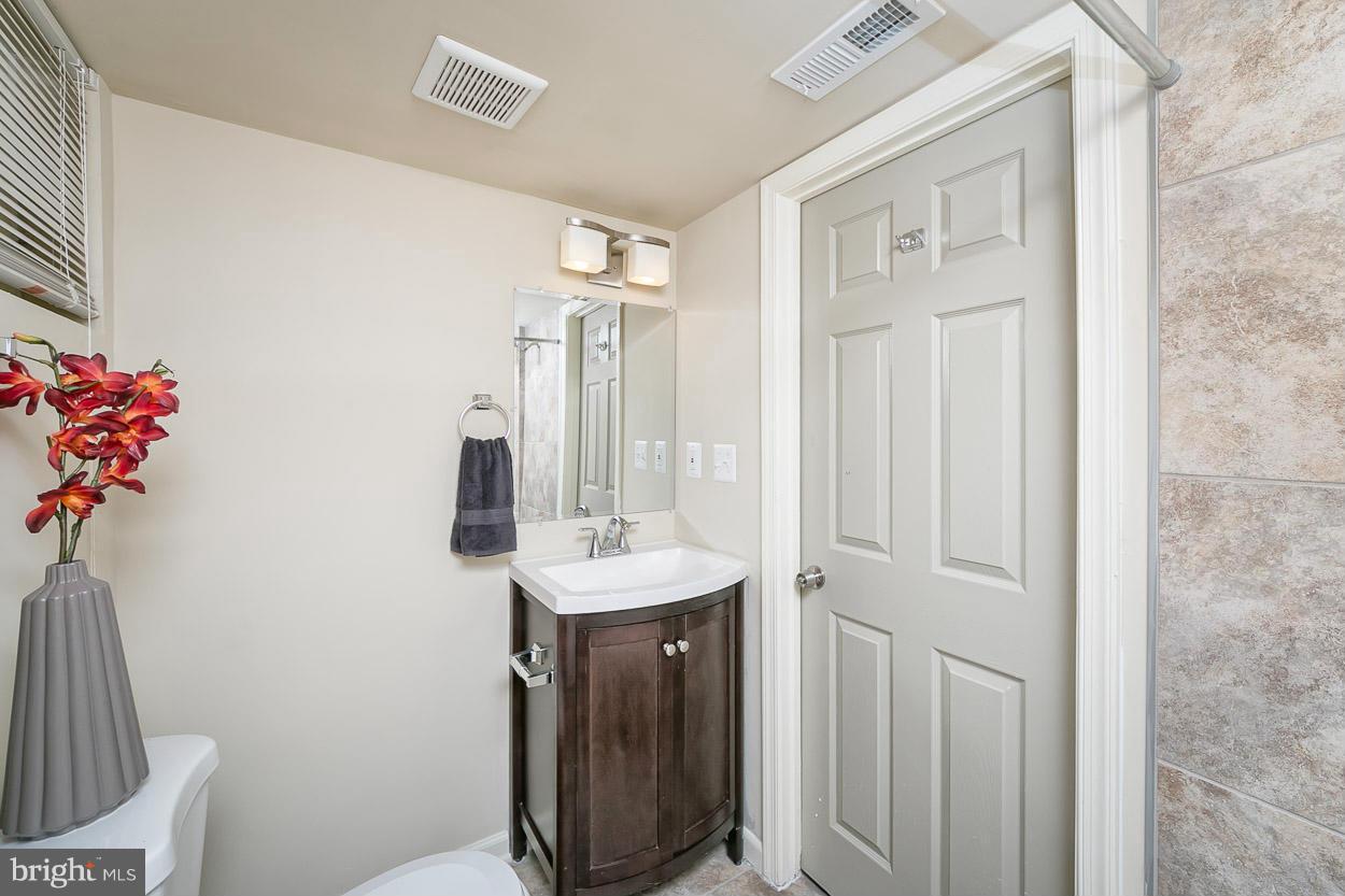 4208 Kelway Road Baltimore, MD 21218 - Photo 13 of 20 Bath (Master)