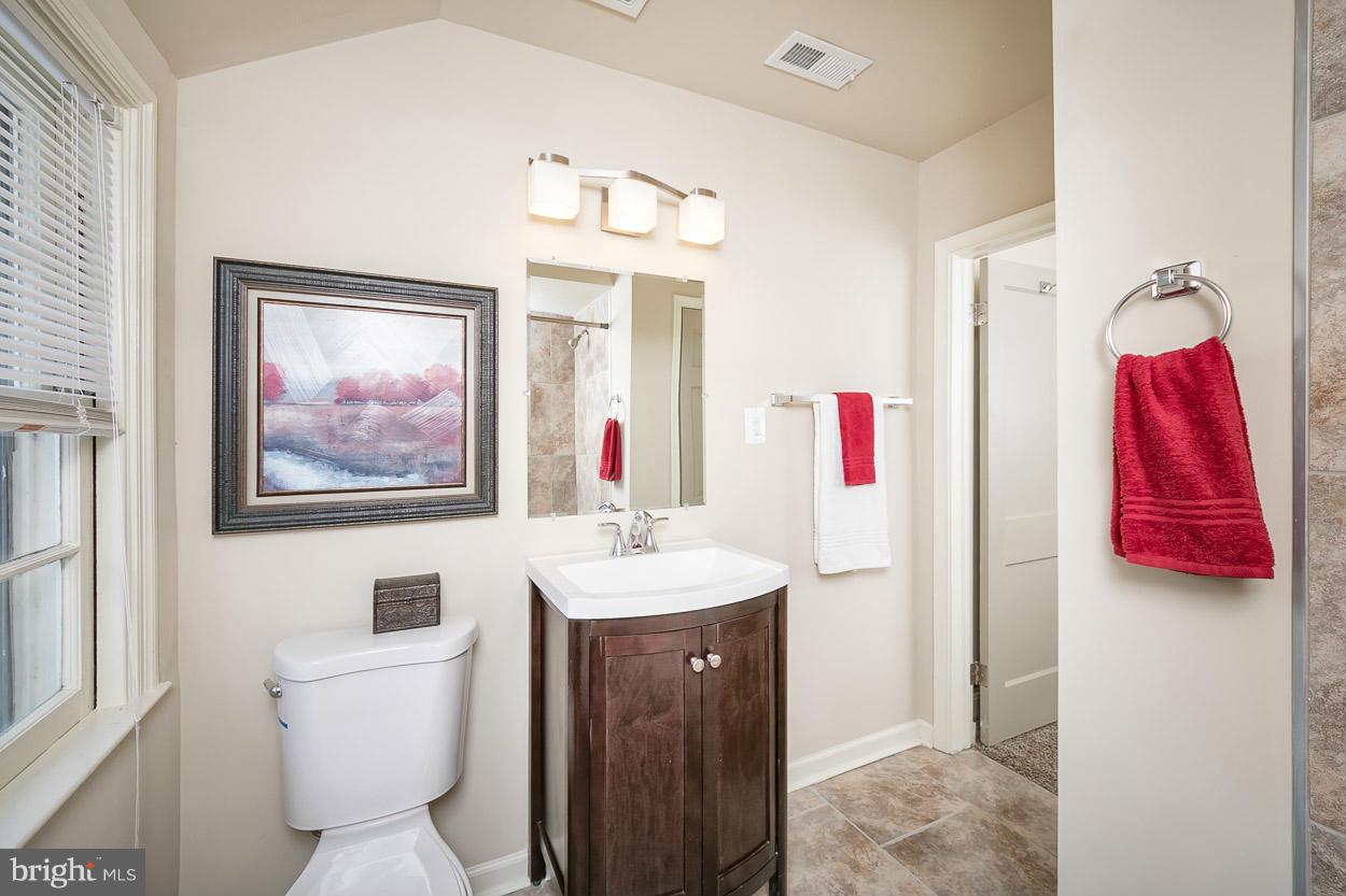 4208 Kelway Road Baltimore, MD 21218 - Photo 17 of 20 Bath