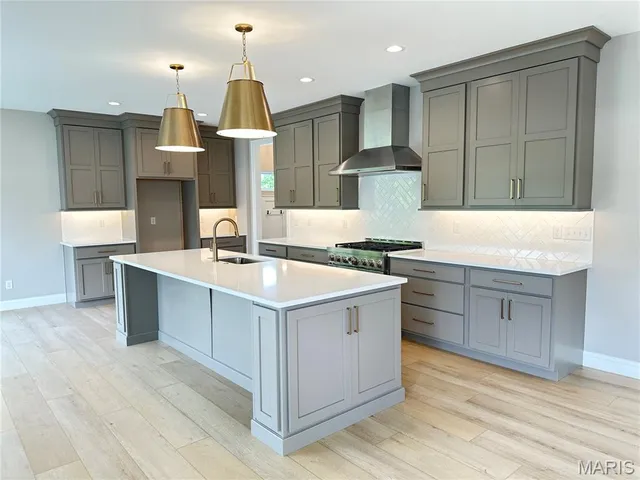 $950,000 | 8737 Magdalen Avenue, St. Louis, MO 63144