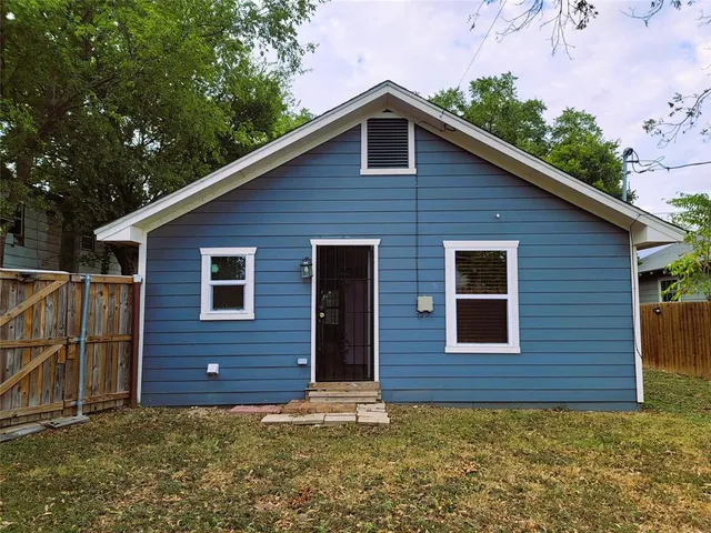 $1,675 | 5233 Wellesley Avenue, Fort Worth, TX 76107