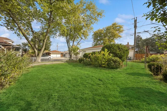 a view of a backyard with garden