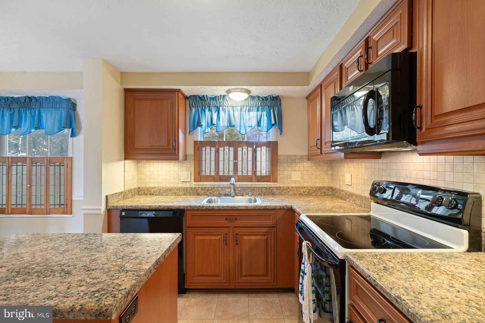 7514 Candytuft Court Springfield, VA 22153 - Photo 17 of 43 Updated kitchen