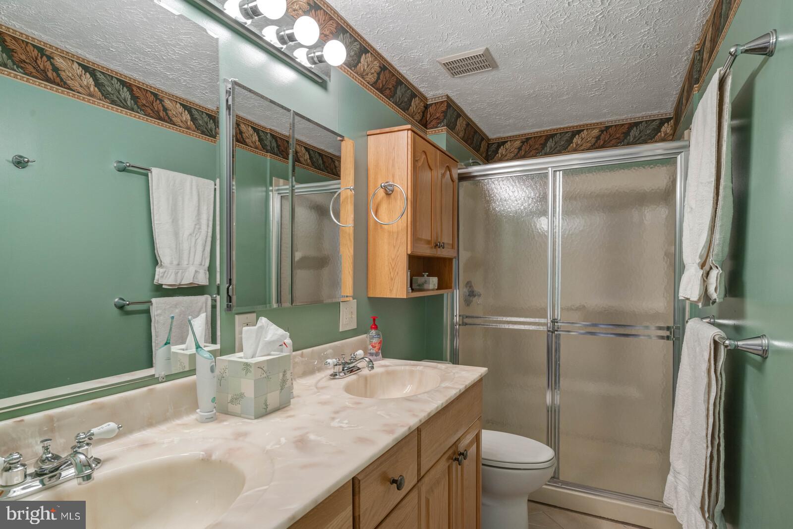 7514 Candytuft Court Springfield, VA 22153 - Photo 31 of 43 Primary ensuite bath