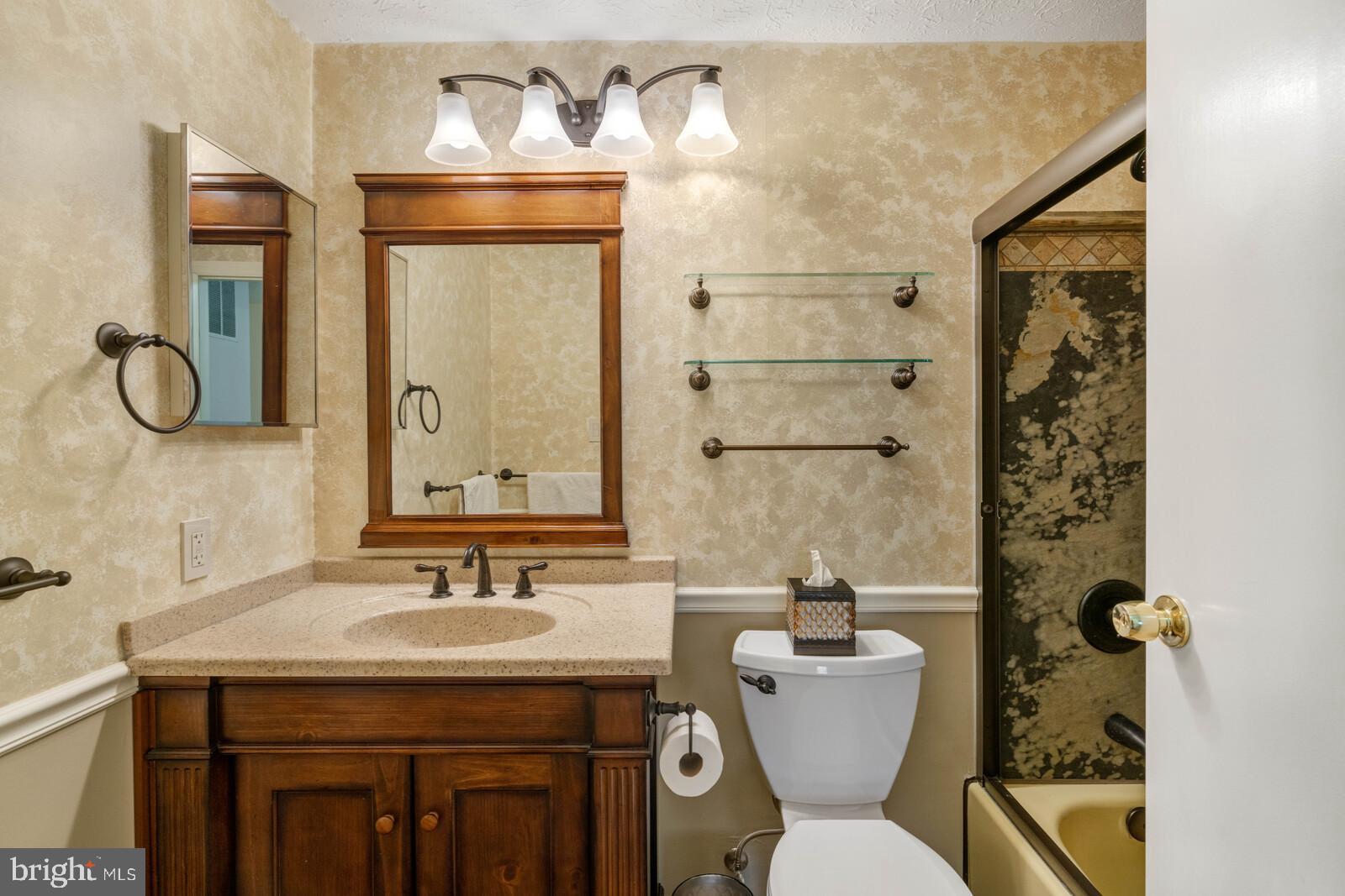 7514 Candytuft Court Springfield, VA 22153 - Photo 32 of 43 Full bath on upper level